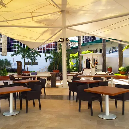 Americas Casa De Playa Hotel