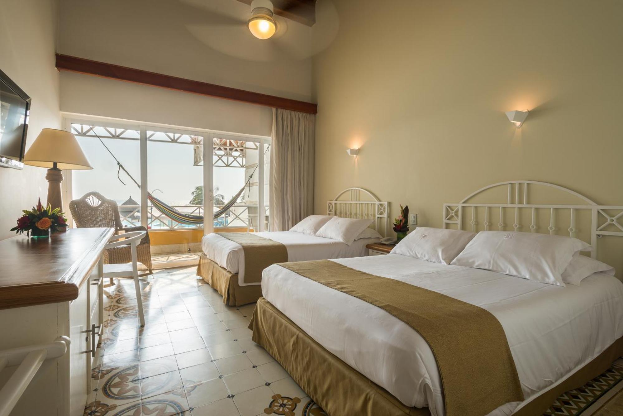 Americas Casa De Playa Hotel